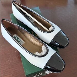 ALO Yoga Women's Black and White Flats
